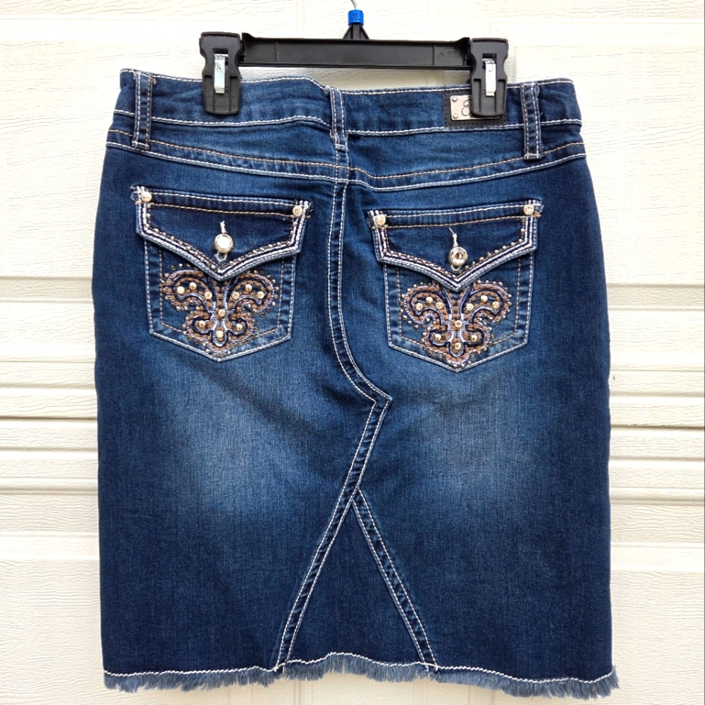 Earl Stylish Denim Skirt with Embroidery